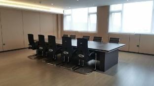 Qingmu Platinum Hotel (Wuhu Bay Lan Deke Commercial Plaza) Hotel in Zhejiang