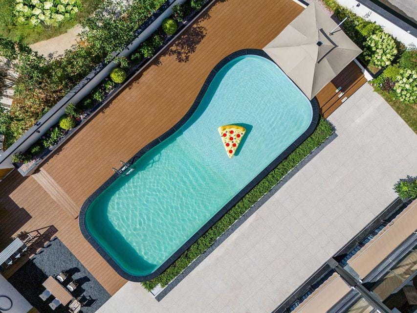 A pillow cloud · Pure oxygen in the cloud mountain top pool vacation beautiful stay Hotel in Hangzhou