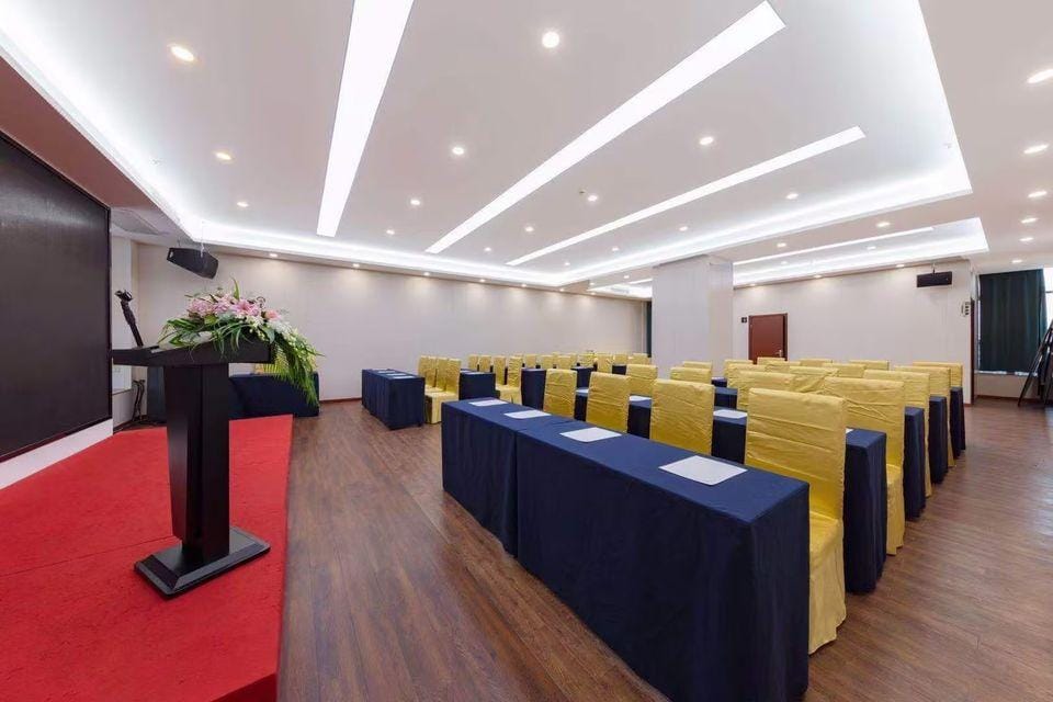 GreenTree Inn Express Hotel (Changzhou Zhongwu Avenue Vientiane City) Hotel in Suzhou