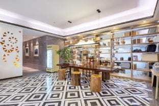 Qingmu Platinum Hotel (Danyang High-Speed Railway Station Wuyue Plaza) Hotel in Jiangsu