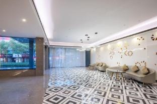 Qingmu Platinum Hotel (Danyang High-Speed Railway Station Wuyue Plaza) Hotel in Jiangsu