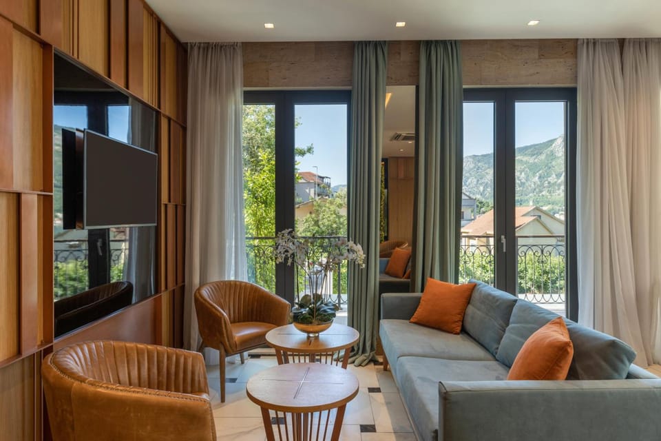 HUMA Kotor Bay Hotel in Dobrota