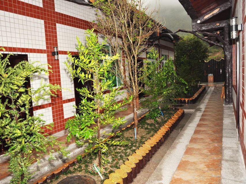 Xinfeng Jiangyuan Hot Spring Resort Hotel in Guangdong