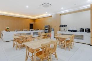 Ziyunying Intelligent Hotel (Fangte High-speed Railway Station) Hotel in Nanjing