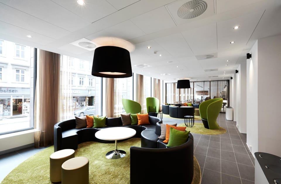 Shared lounge/TV area