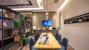 Homeinn Selected Hotel (Huainan Chaoyang Middle Road Trade Plaza) Hotel in Jiangsu