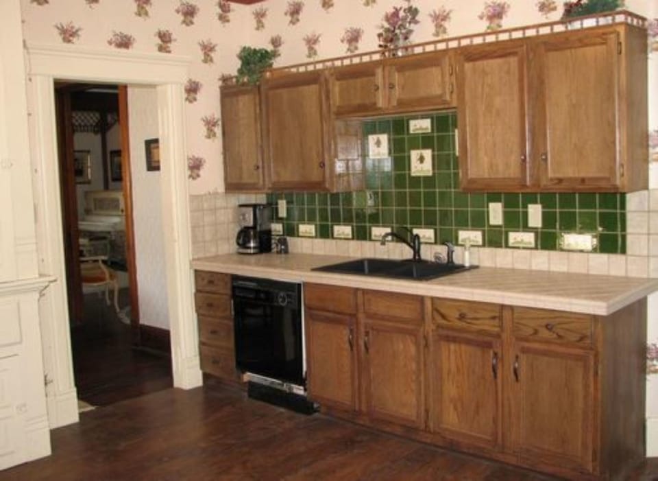 Historic Philip Houston House Hotel in Kansas