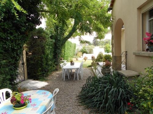 Les Tilleuls B&B Hotel in Provence-Alpes-Côte d'Azur