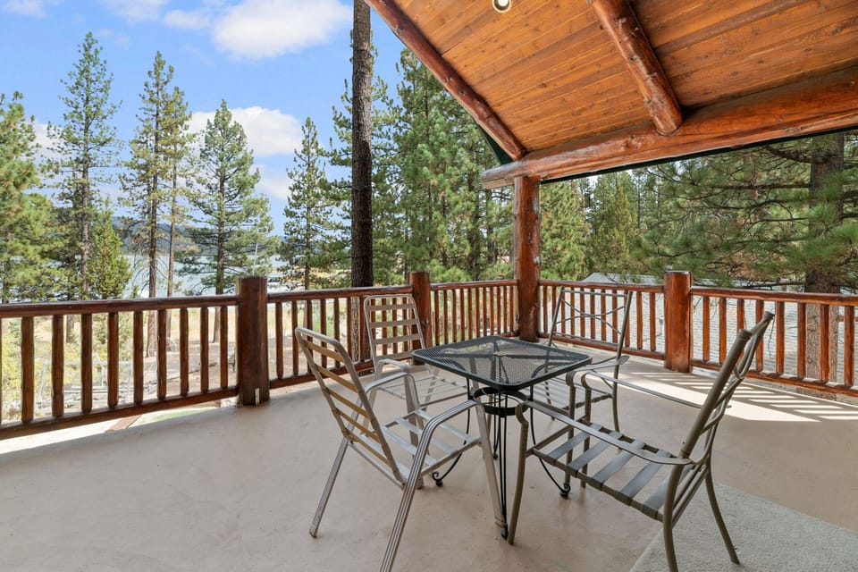 Casa De Oso Lakefront Hotel in Big Bear