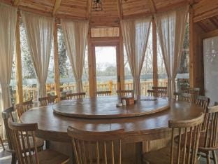 Lishui Fishing Song Resort Hotel in Zhejiang