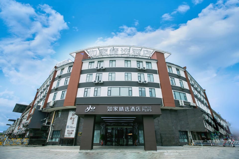 Home Inn Select Hotel (Nantong Haimen Fujiang Road Branch) Hotel in Suzhou
