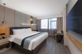 Home Inn (Lianyungang Suning Plaza) Hotel in Jiangsu