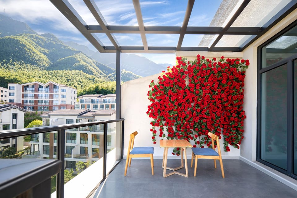 Anji Mujing Light Luxury Holiday Apartment Hotel in Hangzhou
