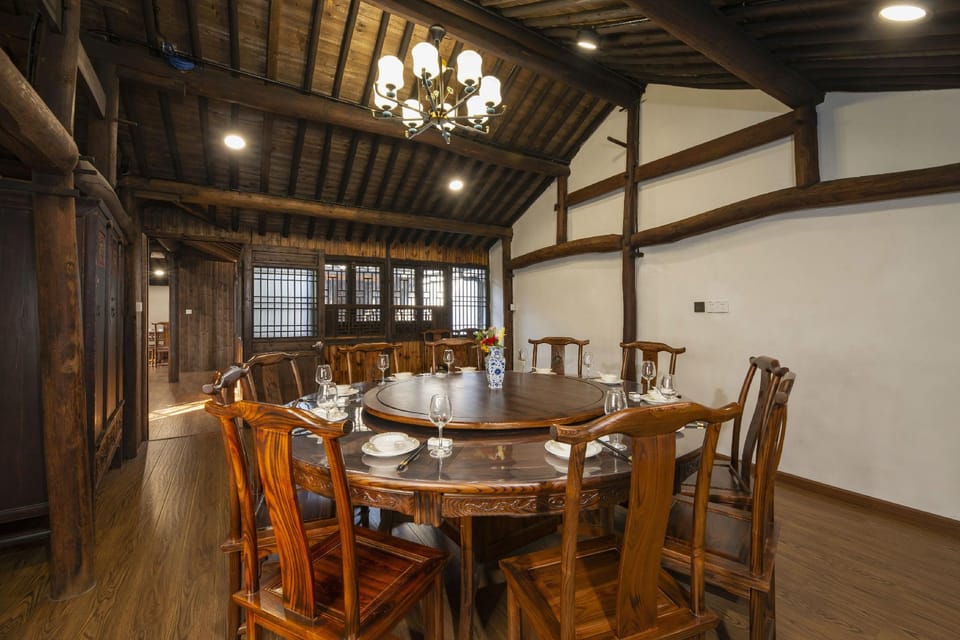 Kaiyuanmanju·Mozhuang (Longmen Ancient Town Store) Hotel in Hangzhou