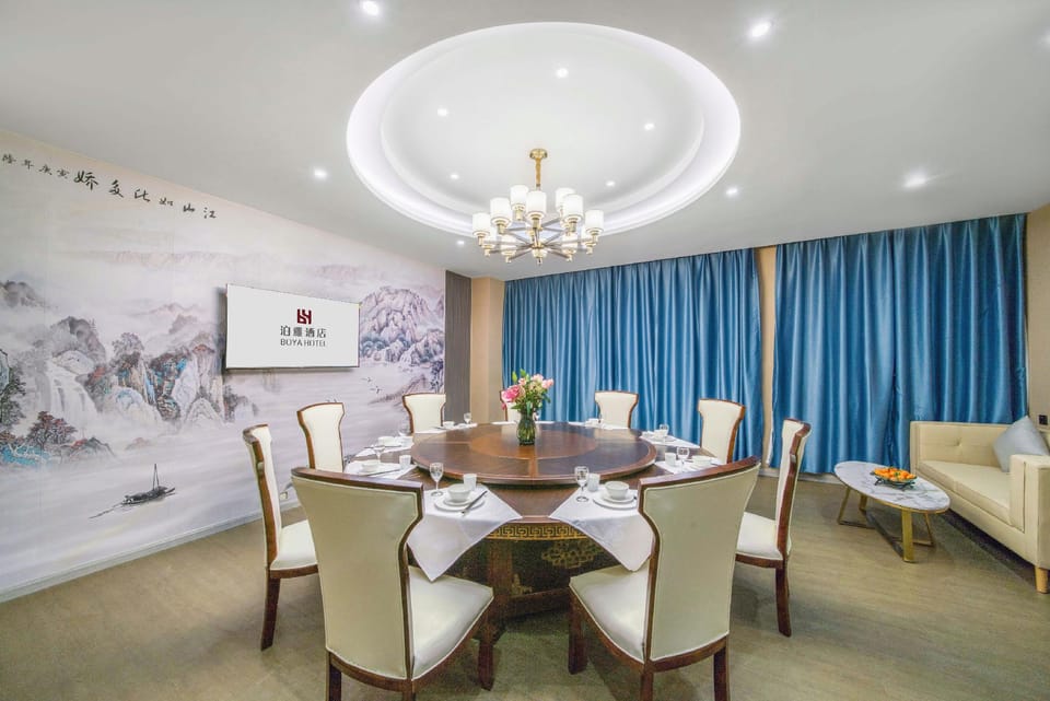 Zhuji Boya Hotel (Honghui Fortune Building Dianchi Middle School) Hotel in Hangzhou