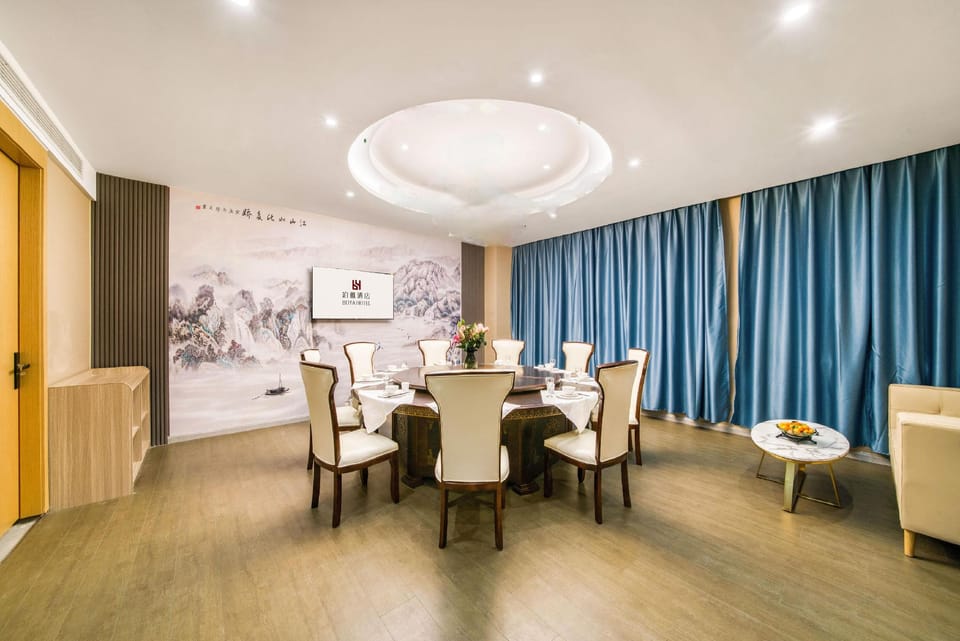Zhuji Boya Hotel (Honghui Fortune Building Dianchi Middle School) Hotel in Hangzhou