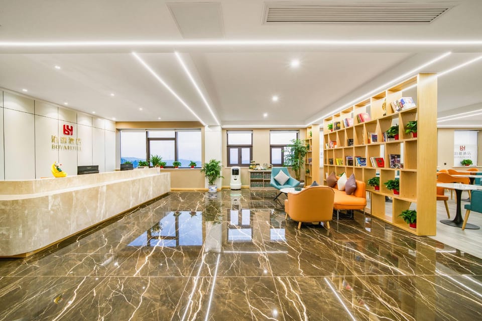 Zhuji Boya Hotel (Honghui Fortune Building Dianchi Middle School) Hotel in Hangzhou