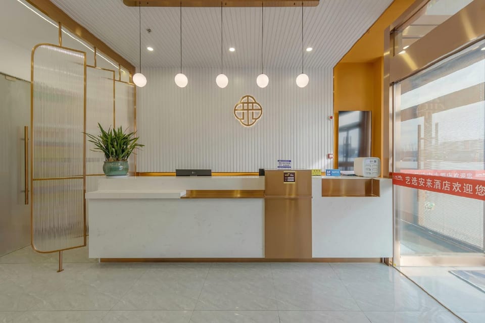 Huayue Jingzhi Hotel (Linyi International Wisdom Grain and Oil Trade City Store) Hotel in Jiangsu