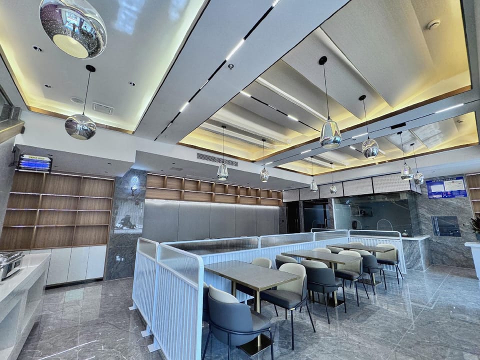 Ganglong Four Seasons Hotel (Zhuji International Trade City) Hotel in Hangzhou