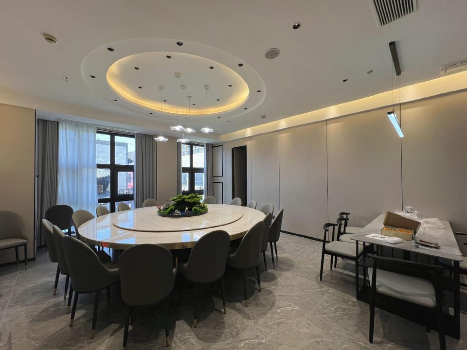 Ganglong Four Seasons Hotel (Zhuji International Trade City) Hotel in Hangzhou