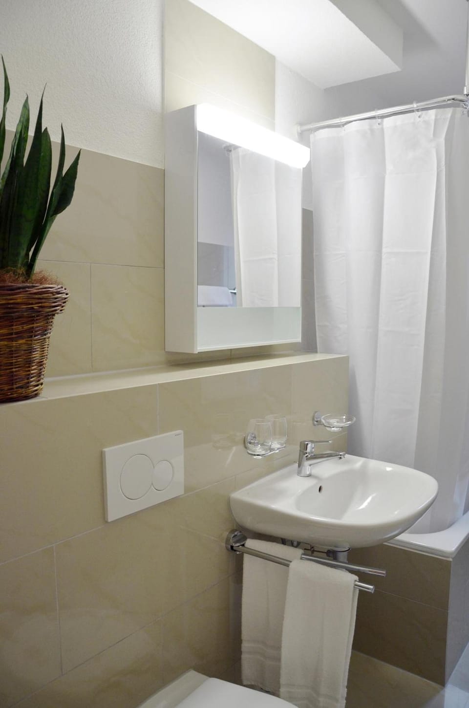 rent a home Landskronstrasse Hotel in Basel