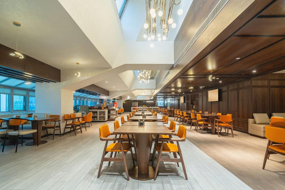 Yilong E-Sports Hotel (Hangzhou West Lake Hubin Jianguo North Road Subway Station Branch) Hotel in Hangzhou