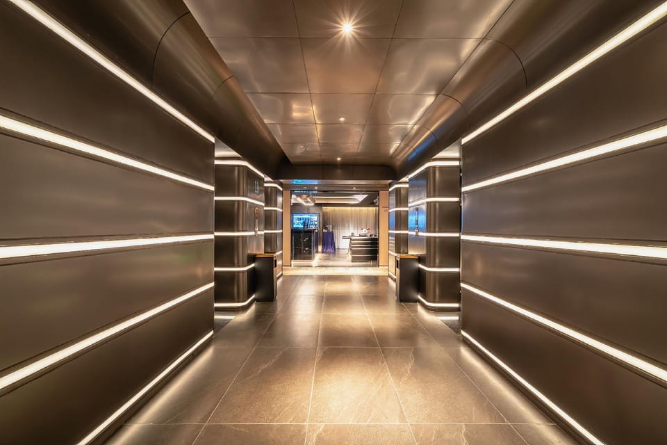 Yilong E-Sports Hotel (Hangzhou West Lake Hubin Jianguo North Road Subway Station Branch) Hotel in Hangzhou