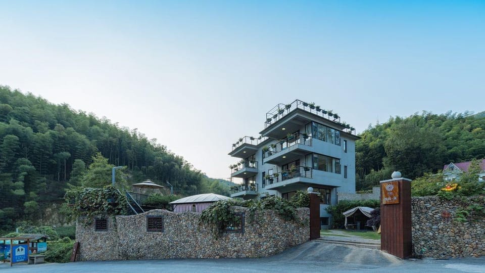 Deqing Meiwuxi Homestay Hotel in Zhejiang