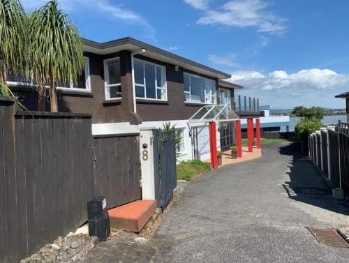 Private guest suite near the airport 1-4 guests Hotel in Auckland
