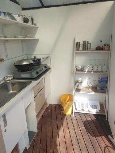 Private cabin Close to airport Hotel in Auckland