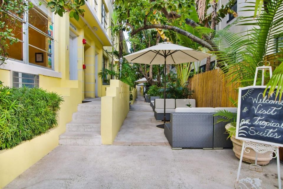 Villa Paradiso Hotel Hotel in Flamingo Lummus