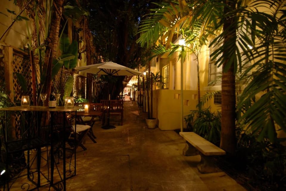 Villa Paradiso Hotel Hotel in Flamingo Lummus