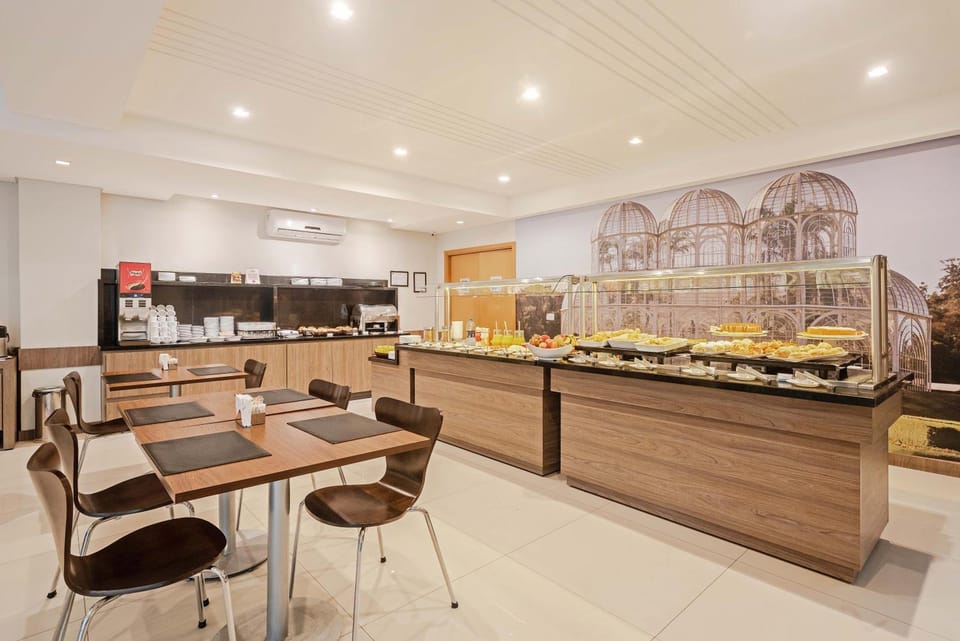 Slim Hotel Curitiba Av das Torres Hotel in Curitiba