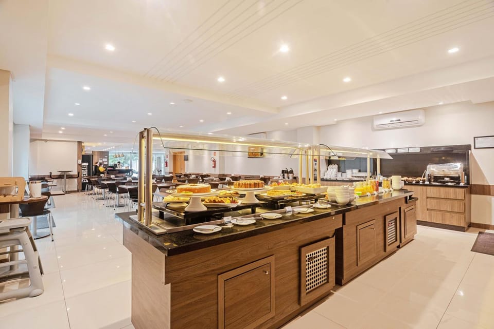 Slim Hotel Curitiba Av das Torres Hotel in Curitiba