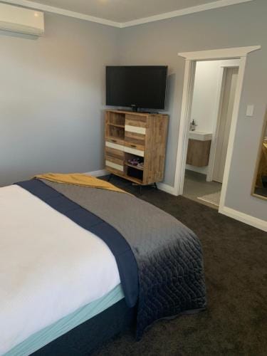 Central, secure and upmarket Auckland Hotel in Auckland