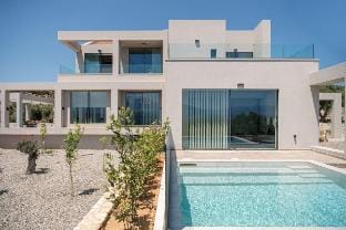 Modern villa with sea and mountain views Hotel in Crete