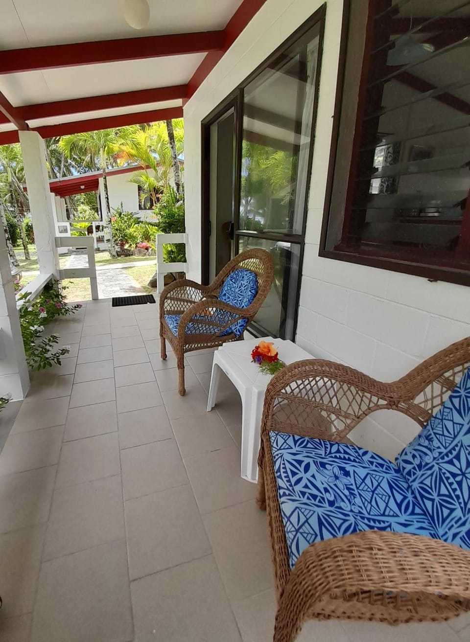 Reefcomber Sunset Beach Motel in Arorangi District