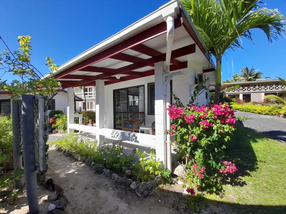Reefcomber Sunset Beach Motel in Arorangi District