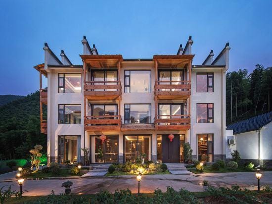 Anji Yunying Designer Private Soup Hot Spring Resort Villa Hotel in Zhejiang