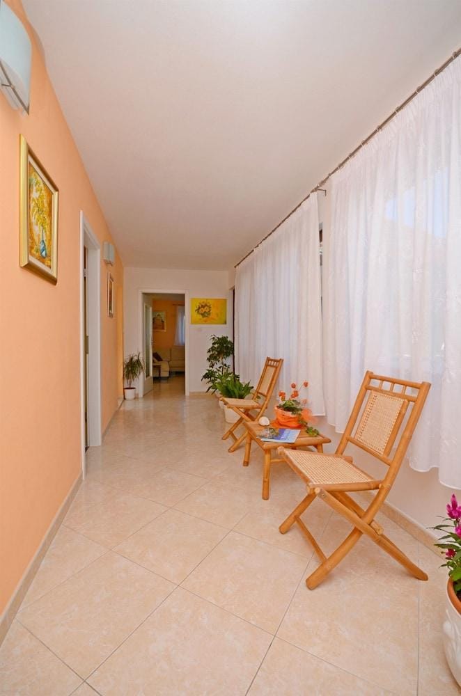 House Lara Hotel in Vrboska
