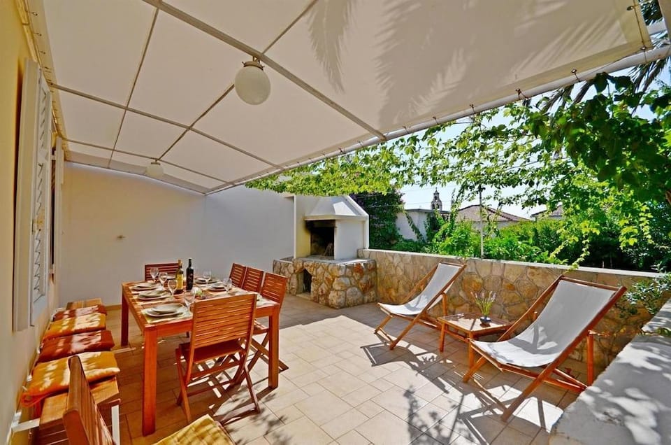 House Lara Hotel in Vrboska