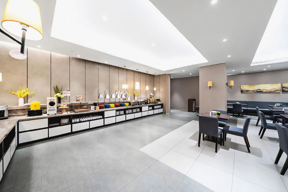 Home Inn Plus Wuhan Hanzheng Street Hotel in Wuhan