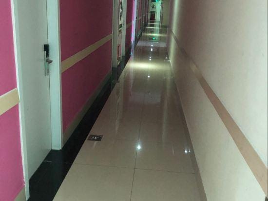 100 Inn Chain Inn (Shanghai Tianshan Bingu Plaza Wening Road Subway Station) Hotel in Shanghai