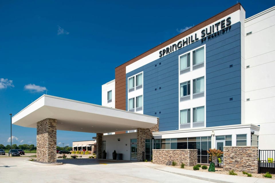 SpringHill Suites by Marriott Springfield Southwest Hotel in Lake Springfield