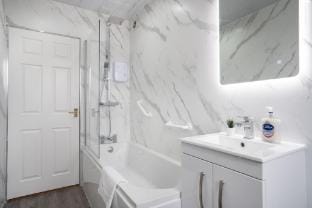 2 Bedroom Apartment-free Parking Hotel in England