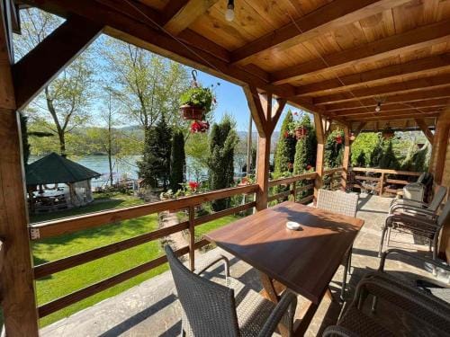 Apartman "Kapetana luka" Lodge in Zlatibor District, Serbia