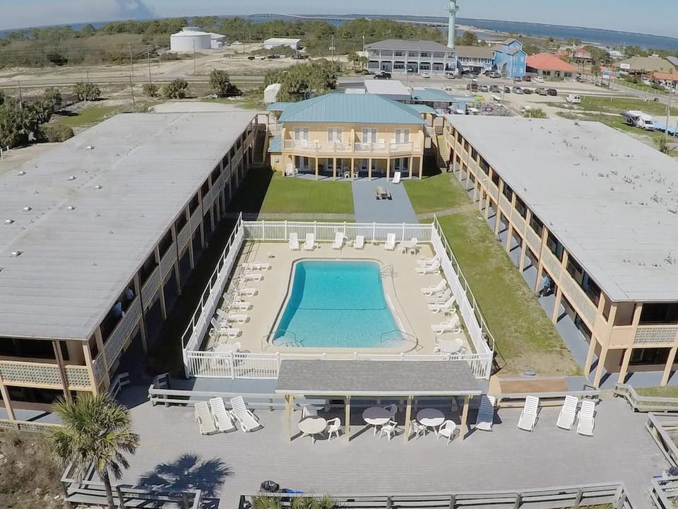 Buccaneer Inn Motel in Saint George Island