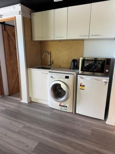 Sandy Toes & Netflix Nights, Relaxing Auckland Retreat Hotel in Auckland