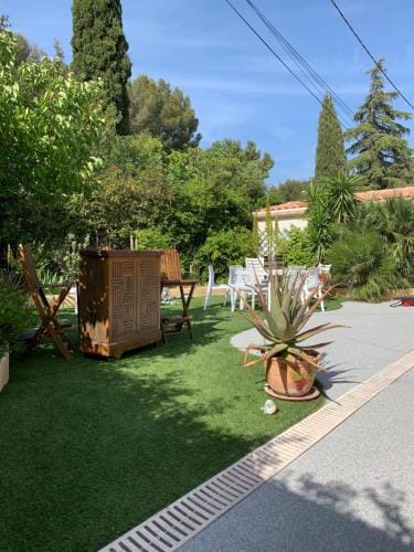 chambre d'hotes villa tigre LA CIOTAT Quartier residentiel Hotel in La Ciotat