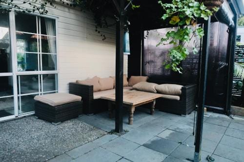 Aotearoa Surf Lodge Hotel in Auckland Region